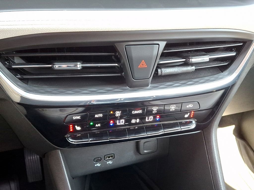 Used 2025 Buick Encore GX Avenir w/ Avenir Technology Package image 15