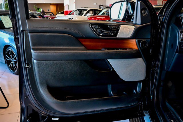 Used 2022 Lincoln Navigator L Black Label image 17