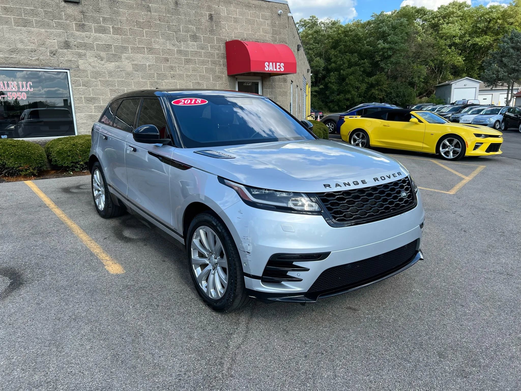 Used 2018 Land Rover Range Rover Velar R-Dynamic SE image 3