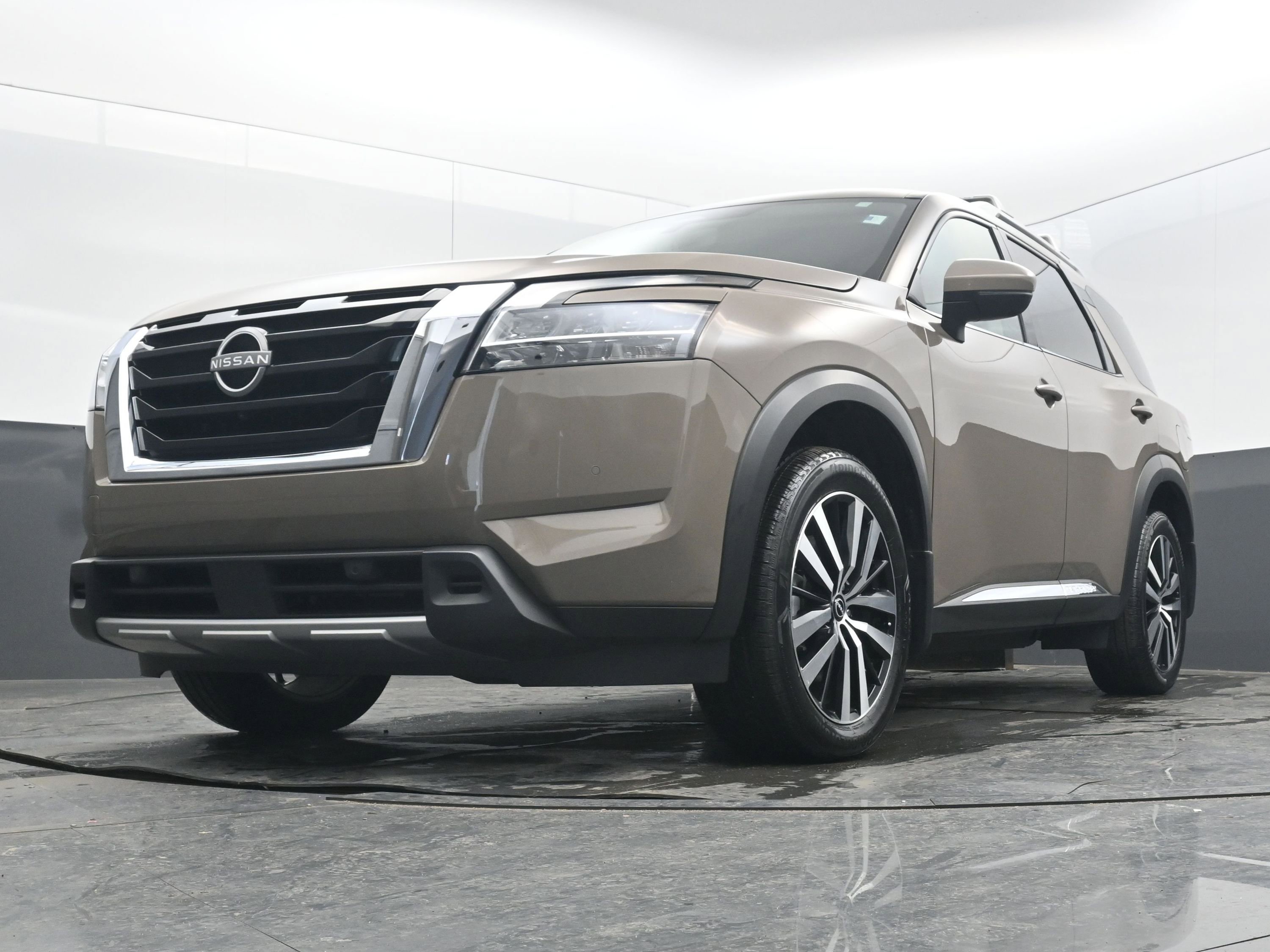 Certified 2024 Nissan Pathfinder Platinum w/ Cargo Package image 25