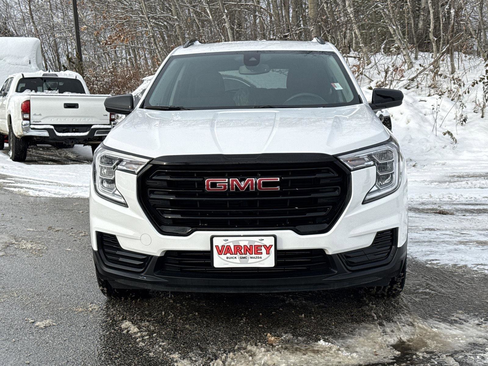 Used 2022 GMC Terrain SLE w/ Driver Convenience Package image 2