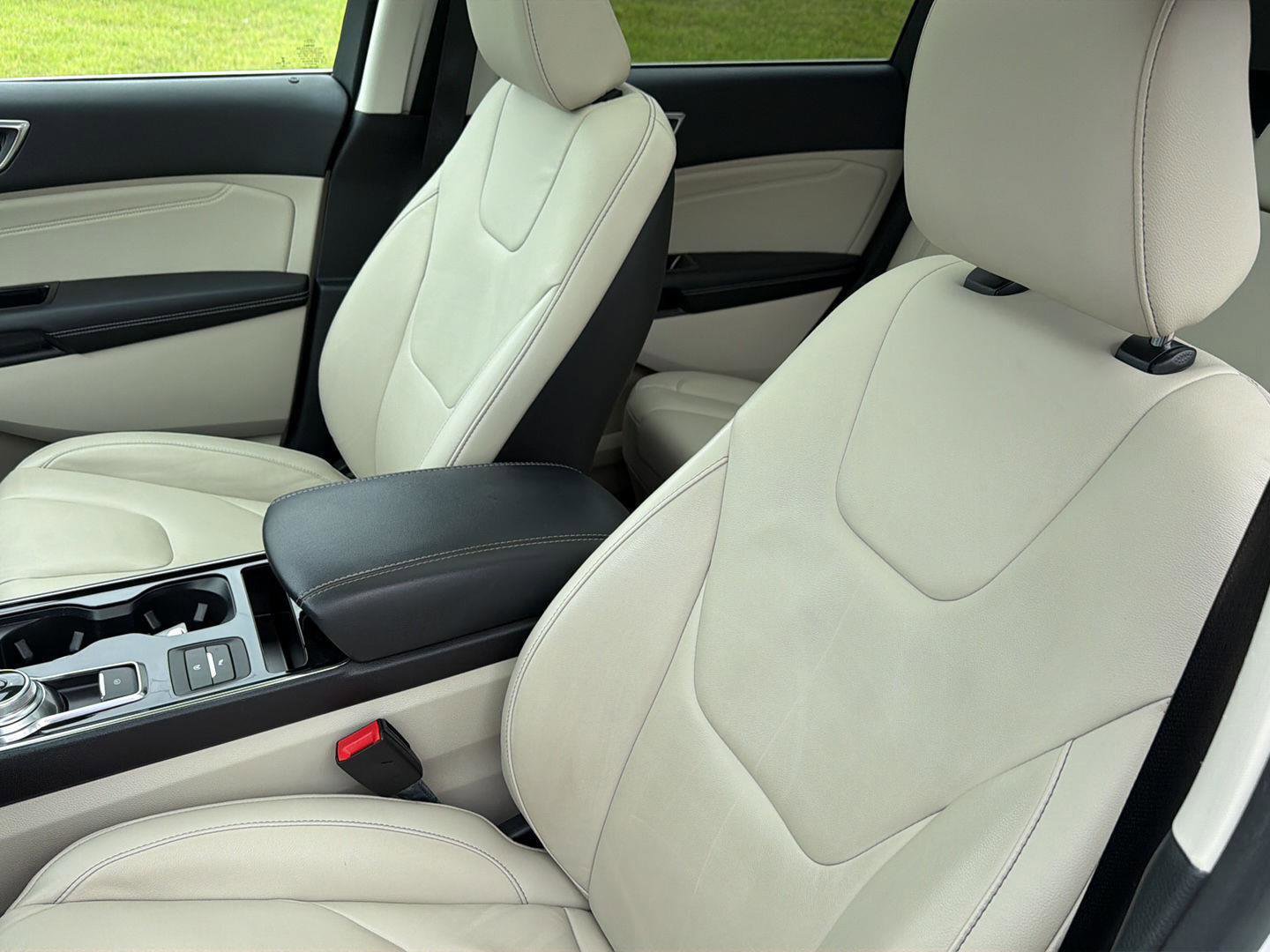 Used 2020 Ford Edge Titanium FWD image 31