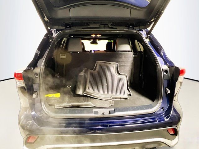 Used 2023 Toyota Highlander XSE image 31