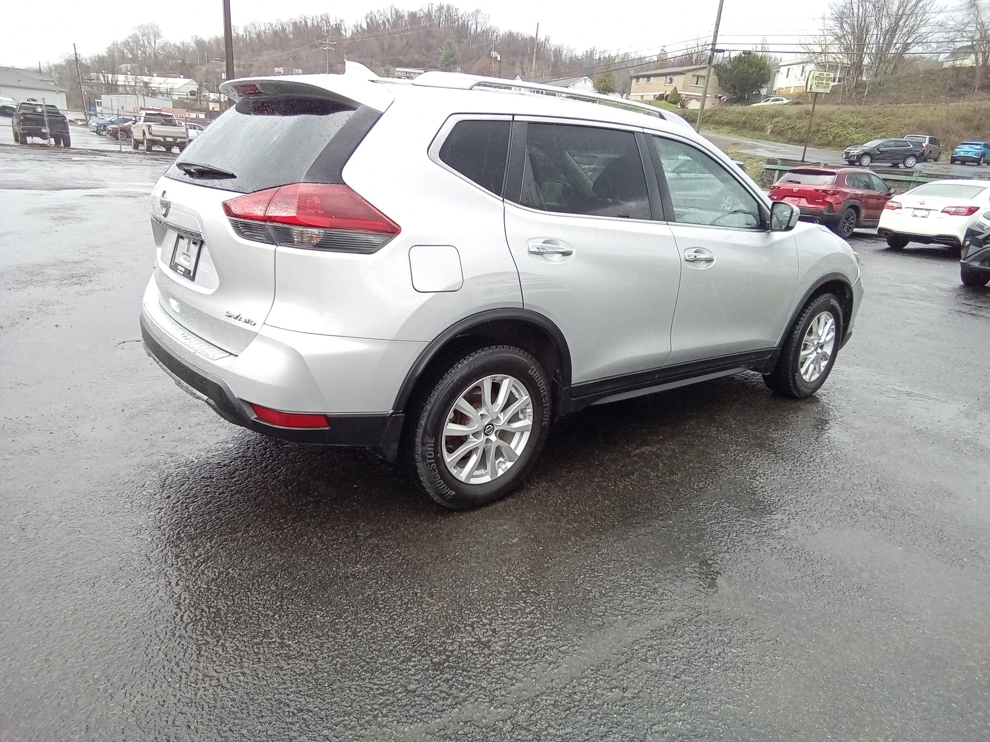 Used 2018 Nissan Rogue SV image 4