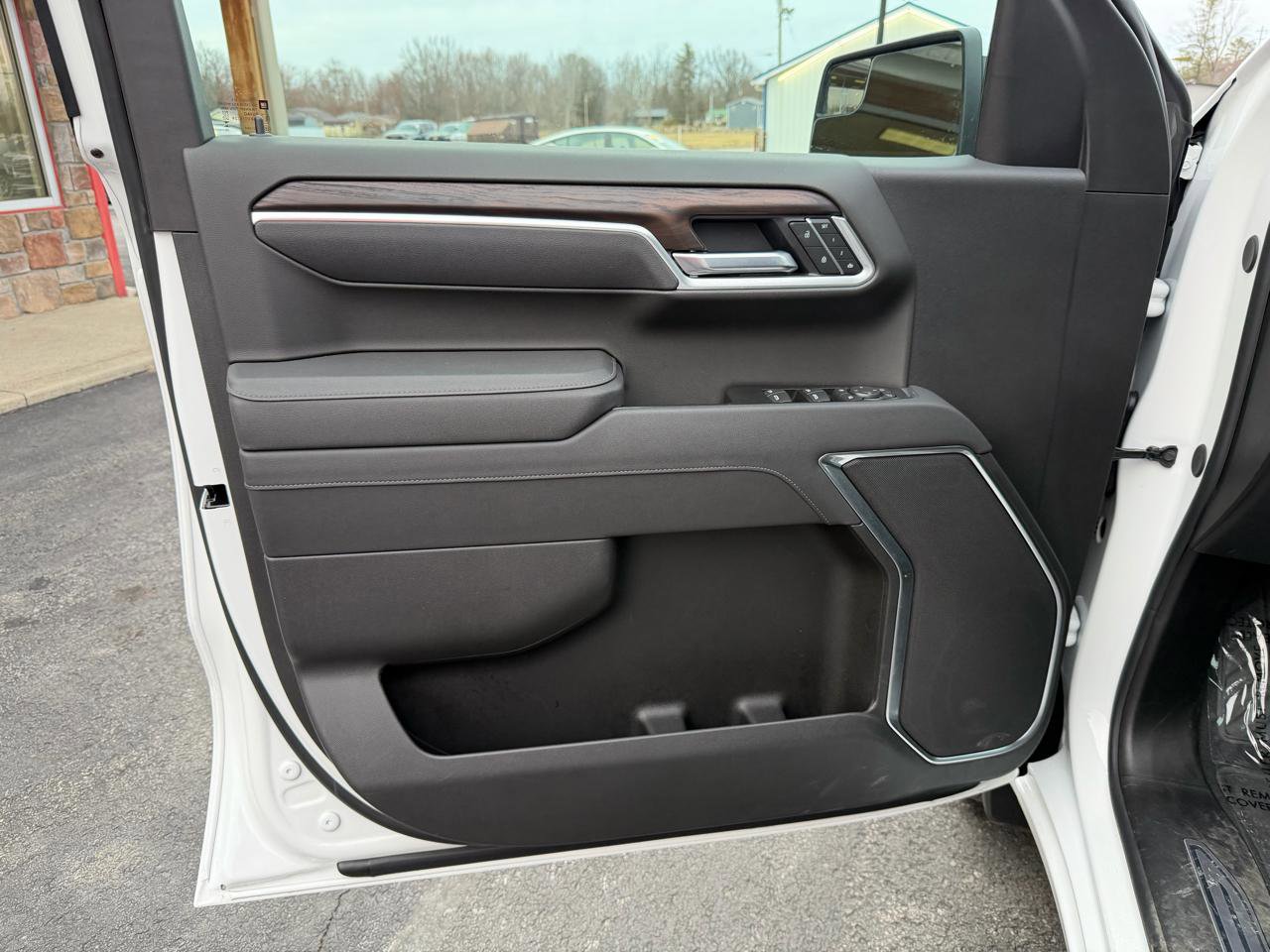 Used 2026 GMC Sierra 1500 SLT image 14