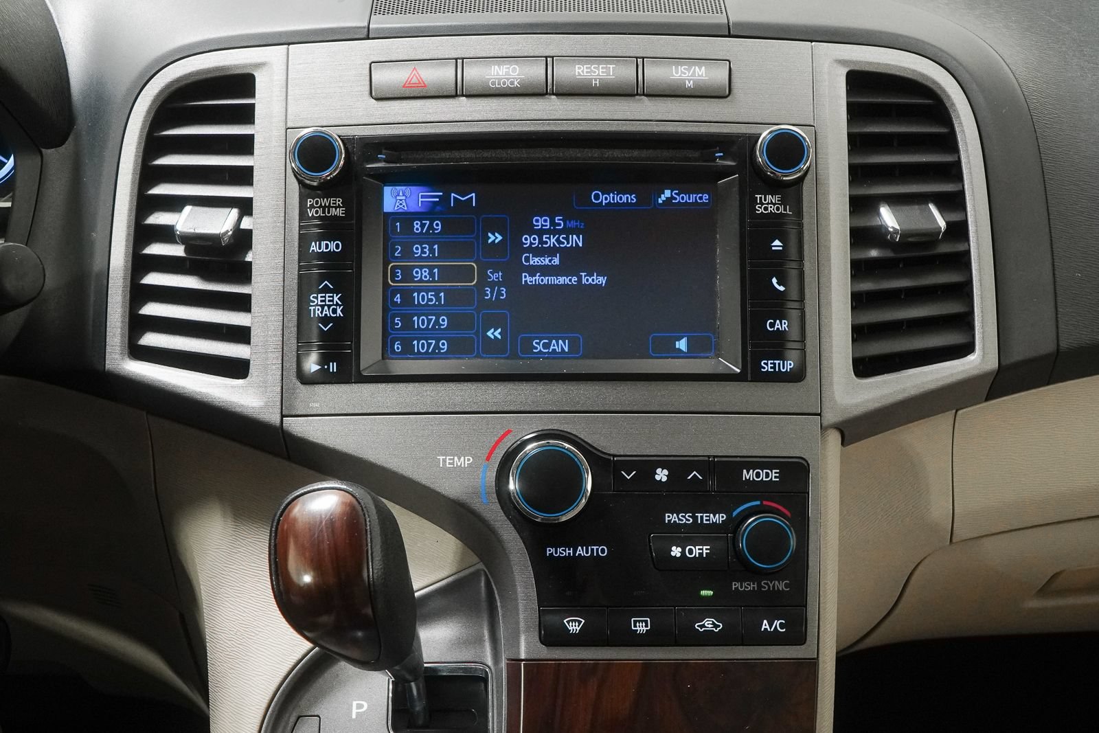 Used 2013 Toyota Venza LE FWD image 26