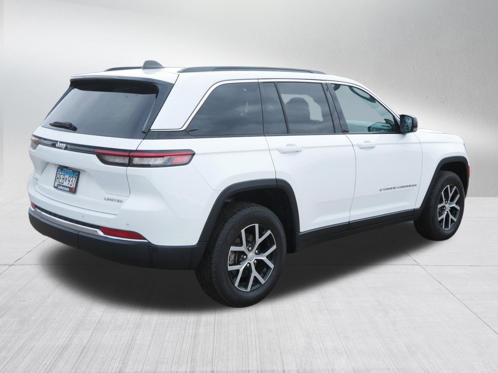 Used 2024 Jeep Grand Cherokee Limited w/ Trailer Tow Package image 7