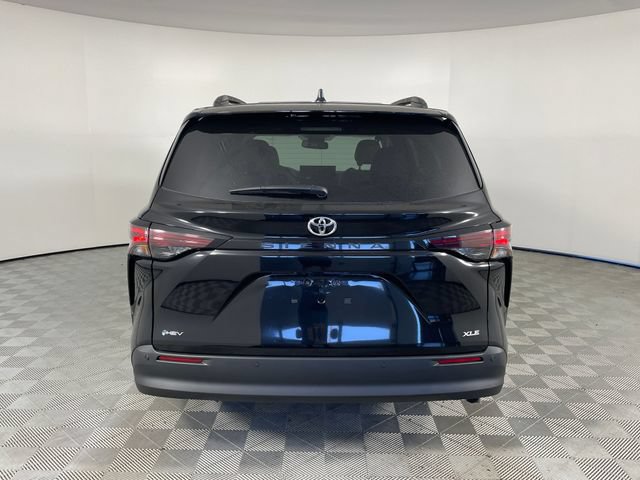 New 2026 Toyota Sienna XLE FWD image 12