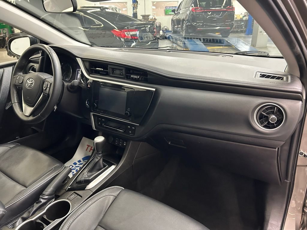 Used 2018 Toyota Corolla XLE w/ Carpet Mat Package (TMS) FWD image 17