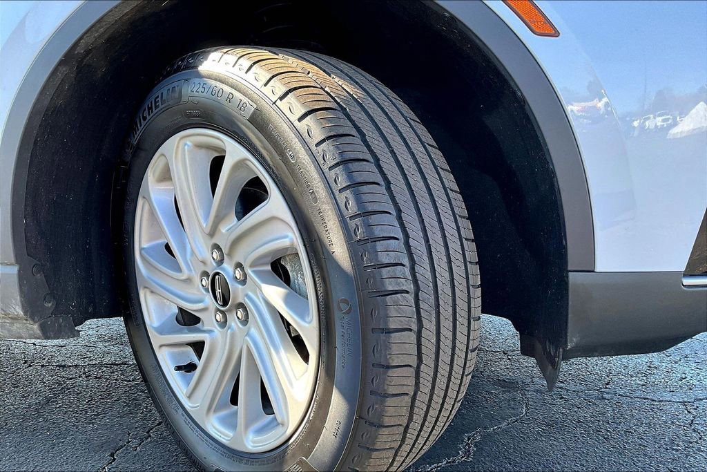 Used 2025 Lincoln Corsair Premiere image 7