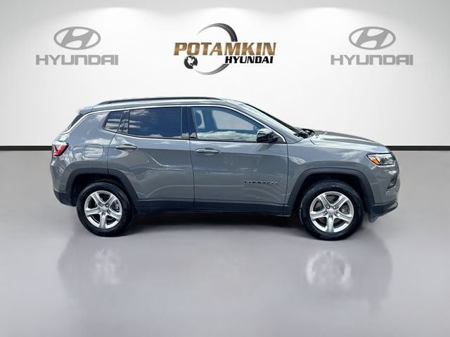 Used 2023 Jeep Compass Latitude w/ Convenience Group AWD/4WD image 4