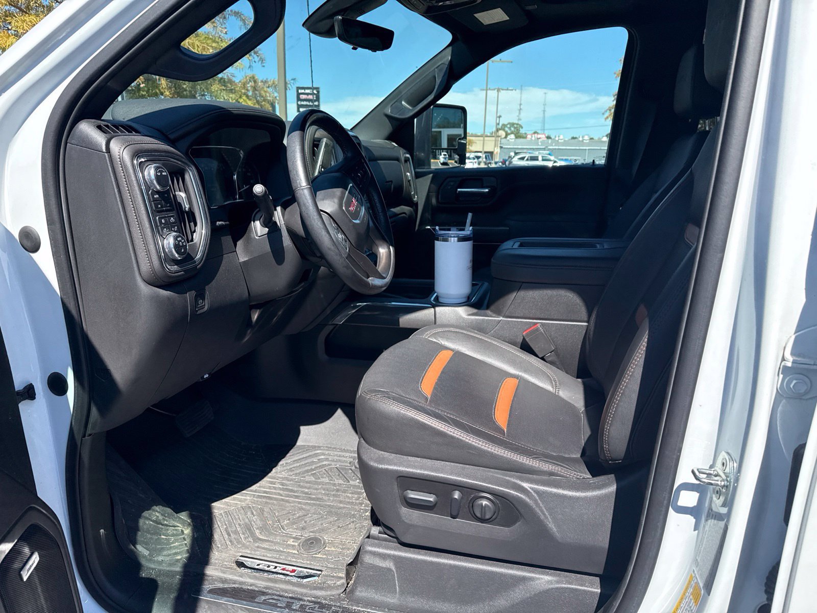 Used 2022 GMC Sierra 2500 AT4 w/ AT4 Premium Plus Package AWD/4WD image 2