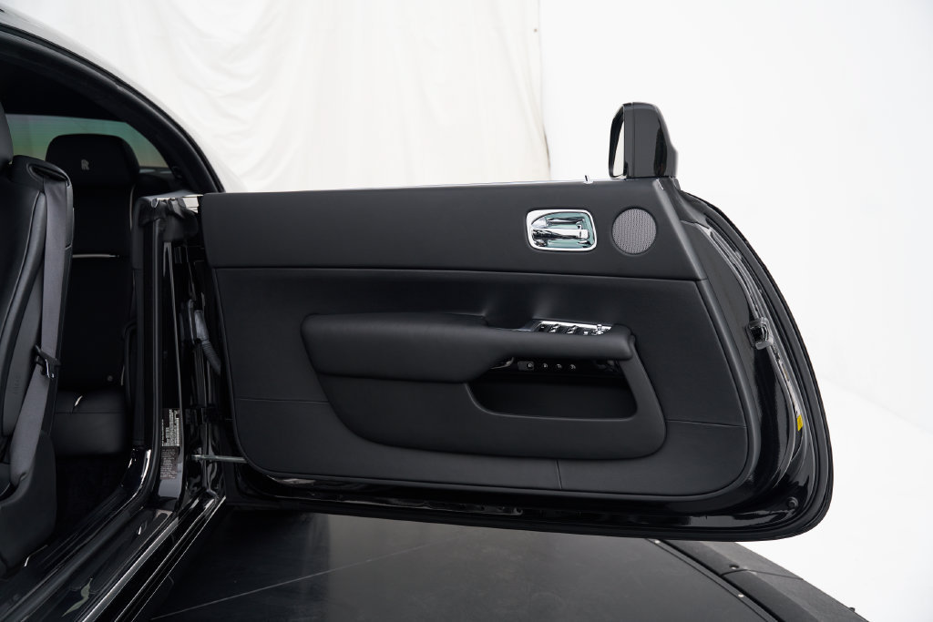 Used 2015 Rolls-Royce Wraith RWD image 37