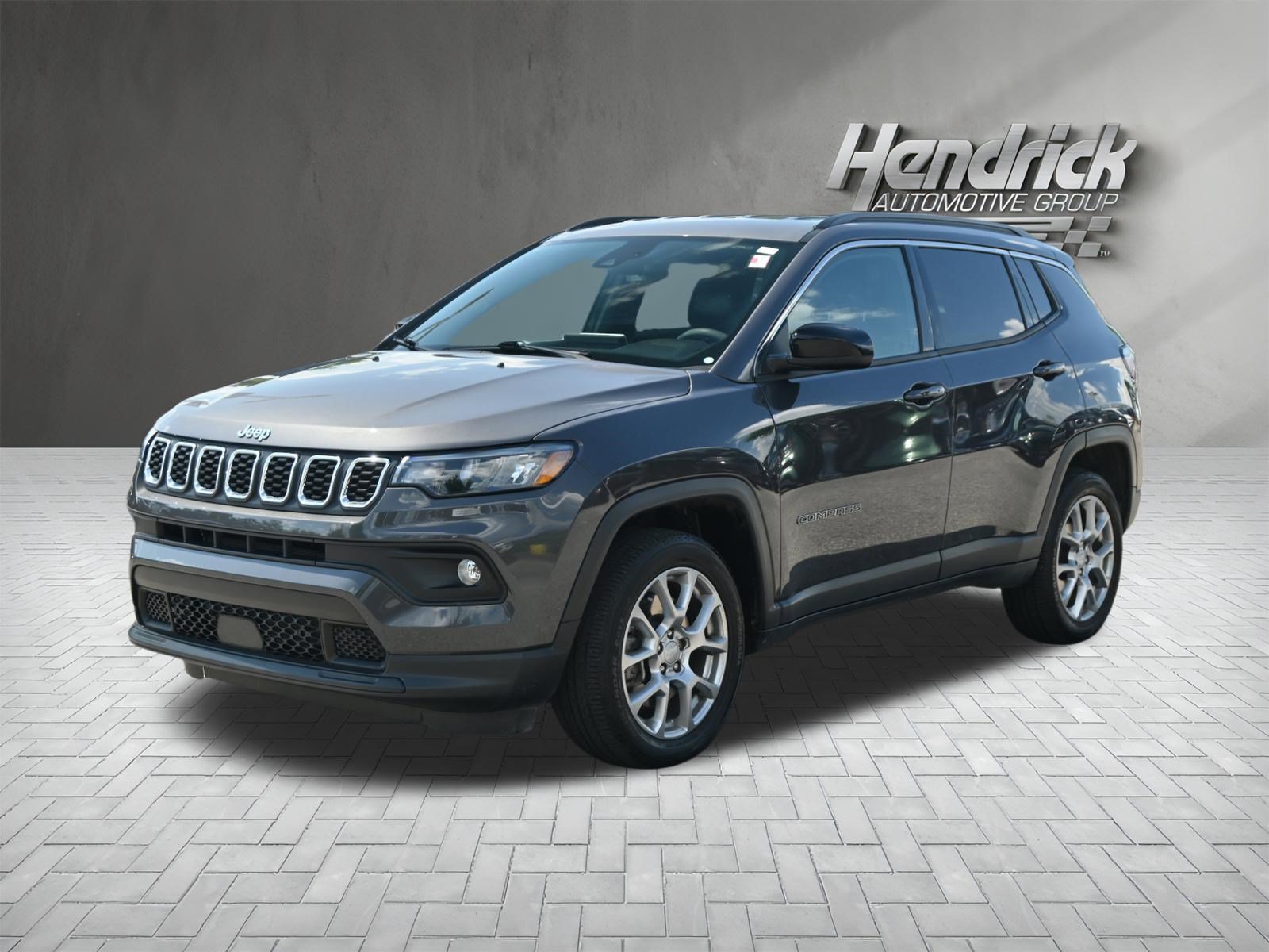 Used 2024 Jeep Compass Latitude AWD/4WD image 5