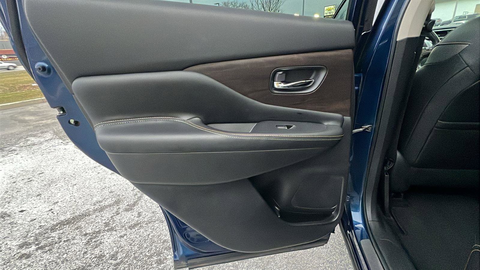 Used 2021 Nissan Murano Platinum w/ Cargo Package AWD/4WD image 17