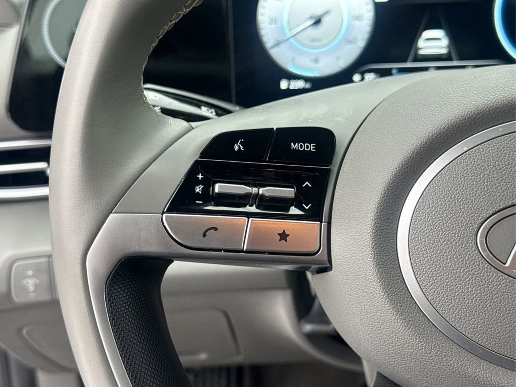 Certified 2025 Hyundai Elantra SEL image 29