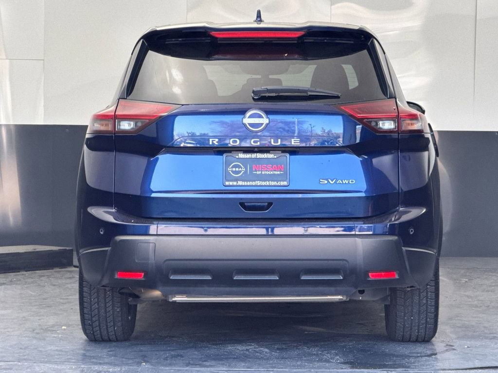 Used 2024 Nissan Rogue SV image 4
