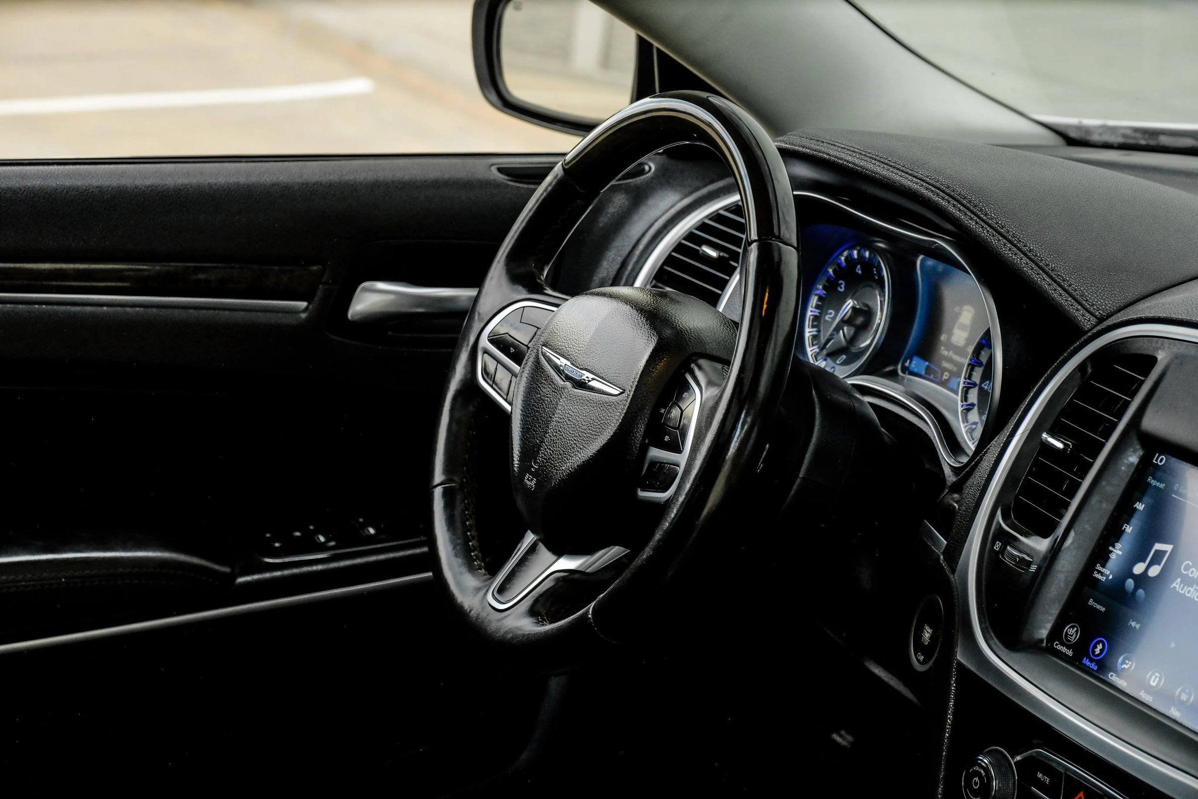 Used 2020 Chrysler 300 Limited RWD image 19