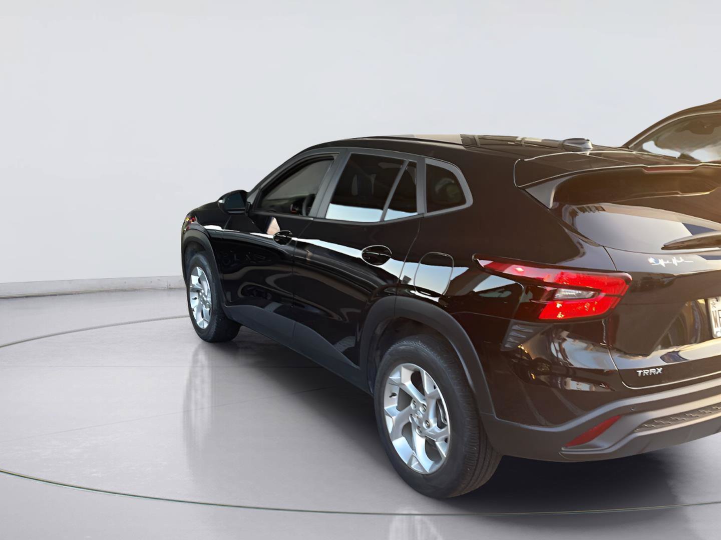 Used 2025 Chevrolet Trax LS w/ LS Convenience Package FWD image 3