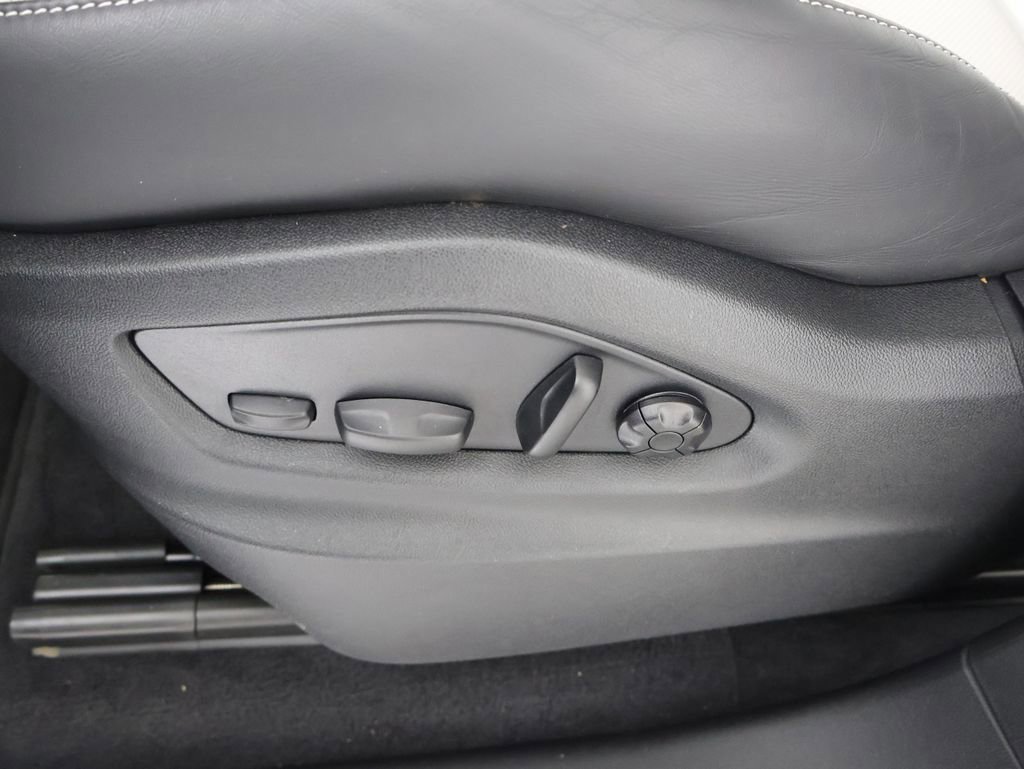 Certified 2025 Porsche Cayenne E-Hybrid Coupe AWD/4WD image 11