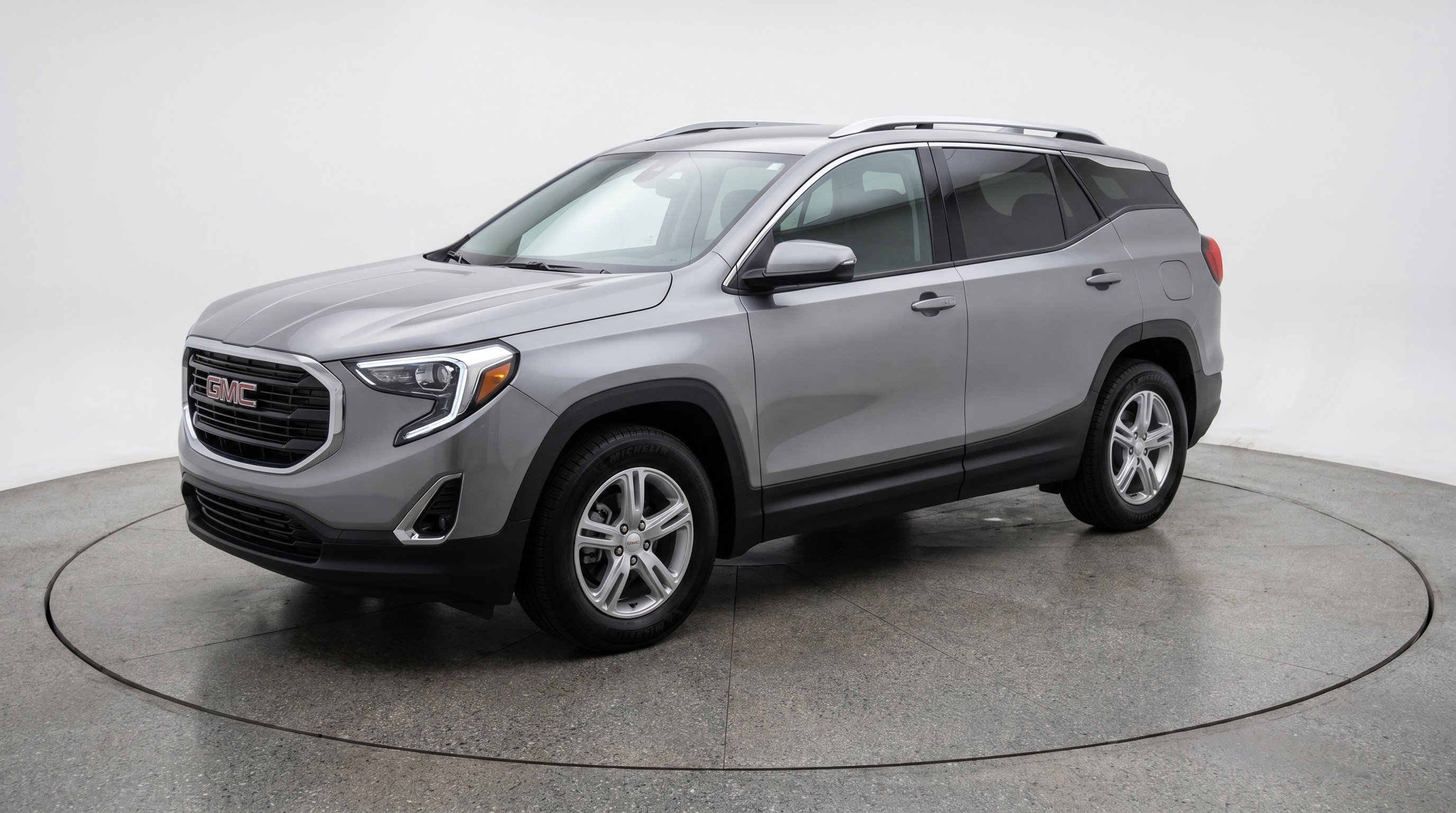 Used 2024 GMC Terrain SLE FWD image 3