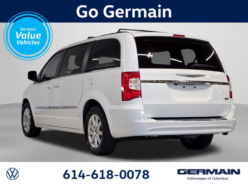 Used 2014 Chrysler Town & Country Touring FWD image 8