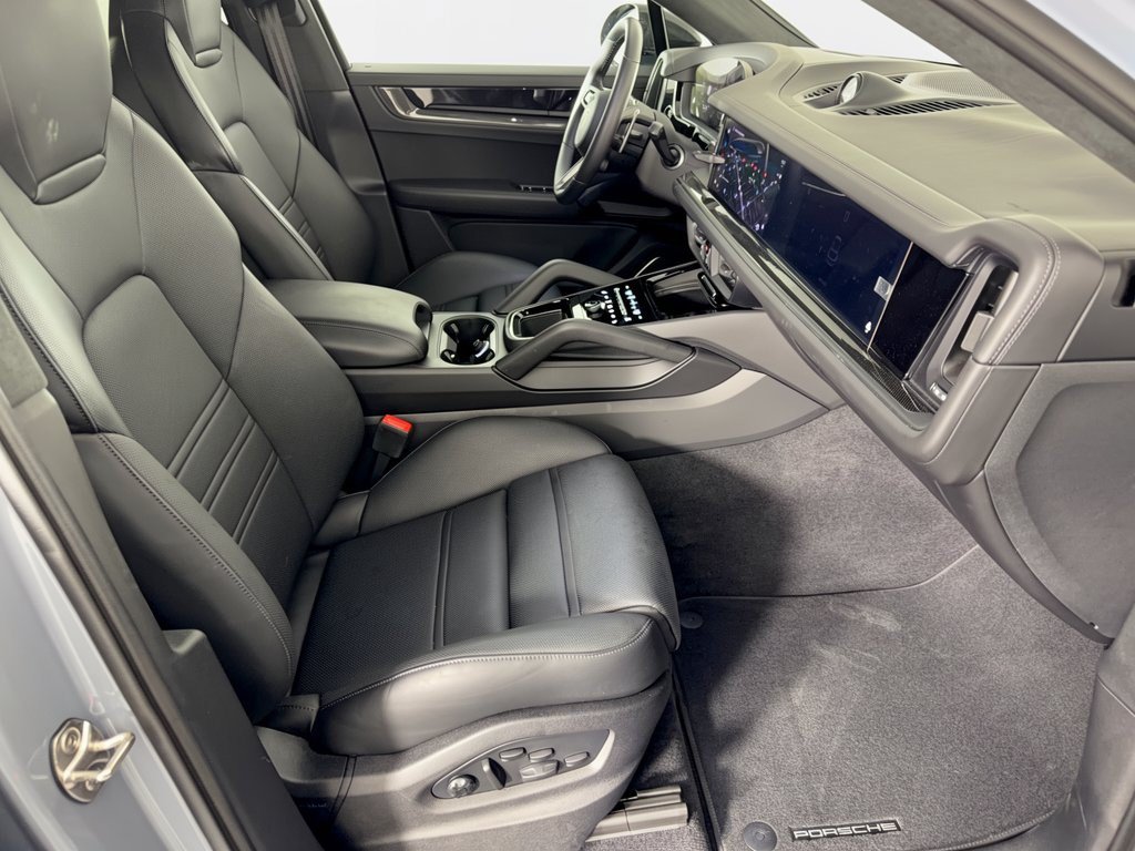 Certified 2024 Porsche Cayenne Turbo GT AWD/4WD image 30