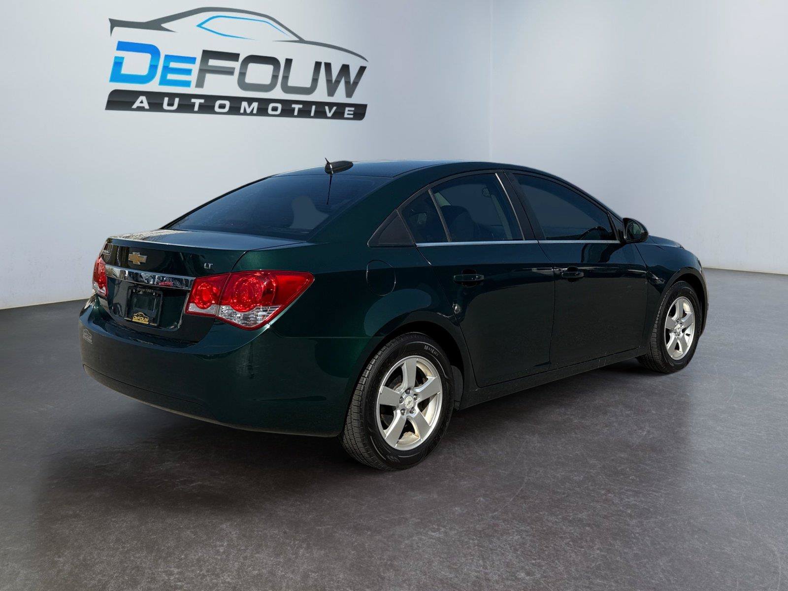 Used 2015 Chevrolet Cruze LT w/ Sun And Sound Package FWD image 3