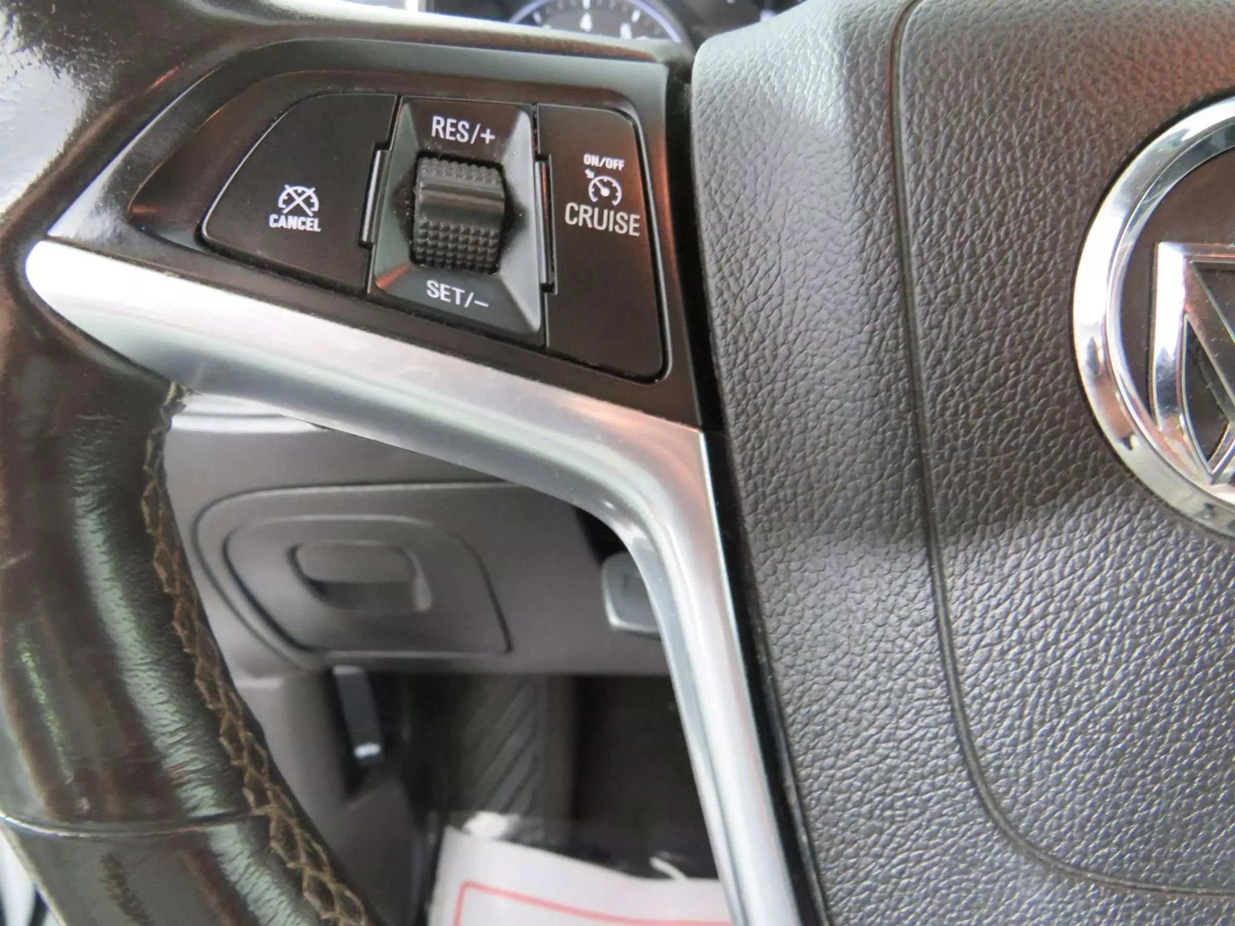 Used 2020 Buick Encore Essence image 16