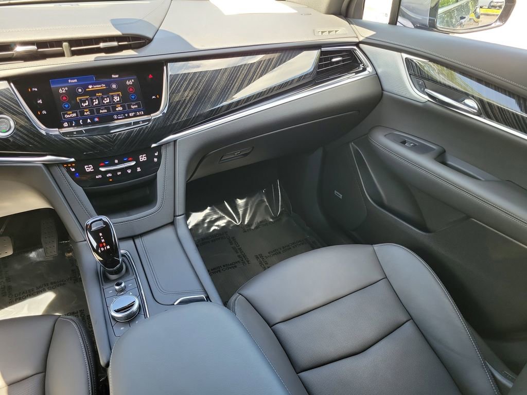 Used 2025 Cadillac XT6 Premium Luxury w/ Technology Package image 19