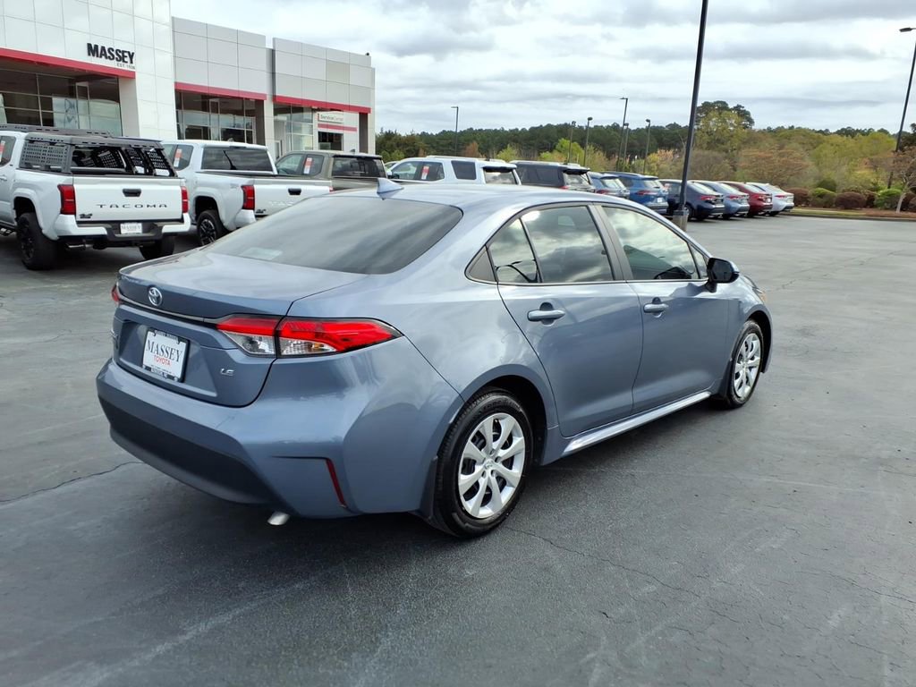 Used 2025 Toyota Corolla LE image 3
