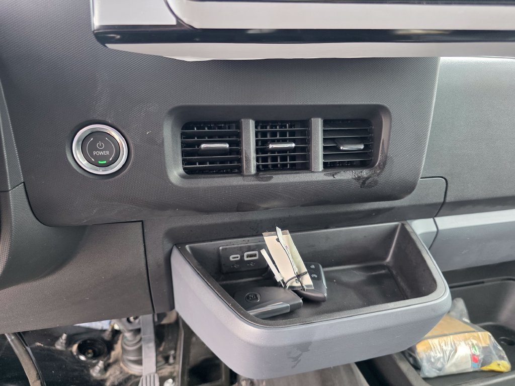 Used 2024 Chevrolet Brightdrop 400 w/ Commercial Equipment Package AWD/4WD image 16
