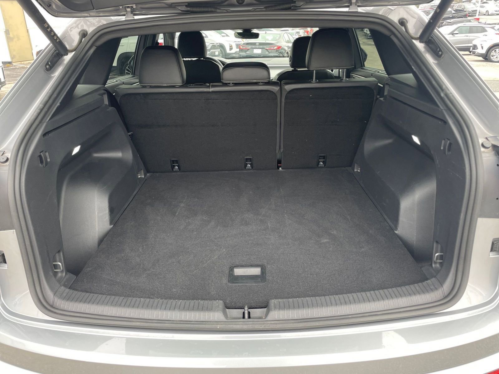 Used 2025 Volkswagen Atlas Cross Sport SE image 31