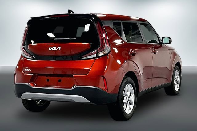 Used 2025 Kia Soul LX w/ LX Technology Package FWD image 7