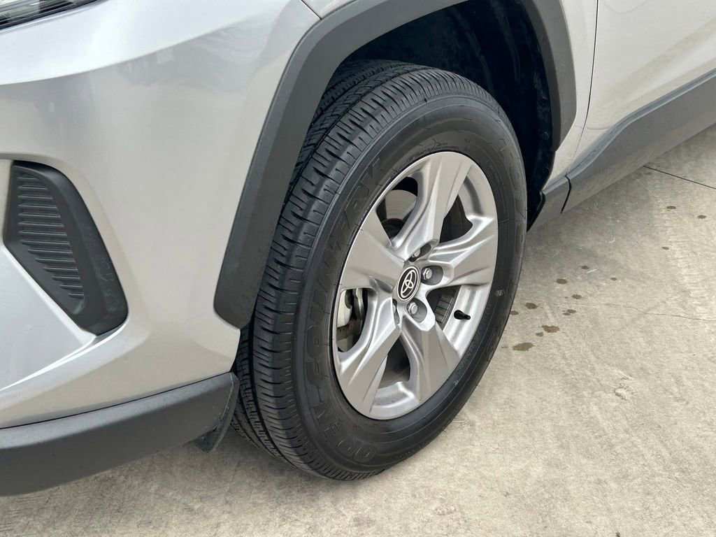 Certified 2022 Toyota RAV4 LE AWD/4WD image 9