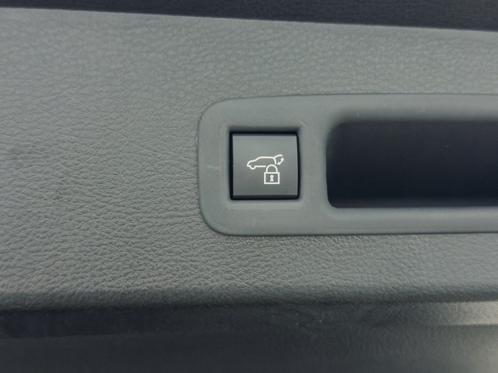 Used 2025 Toyota Sienna XLE AWD/4WD image 10