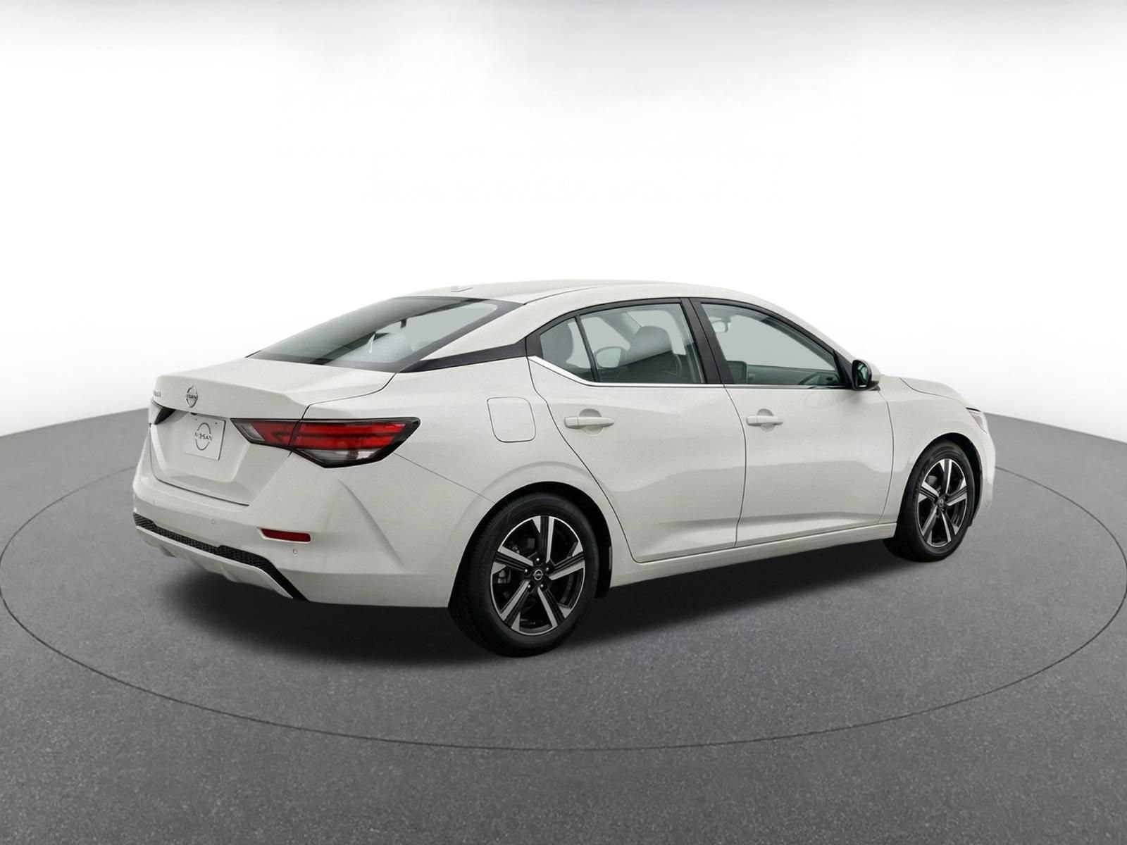 Used 2025 Nissan Sentra SV FWD image 9