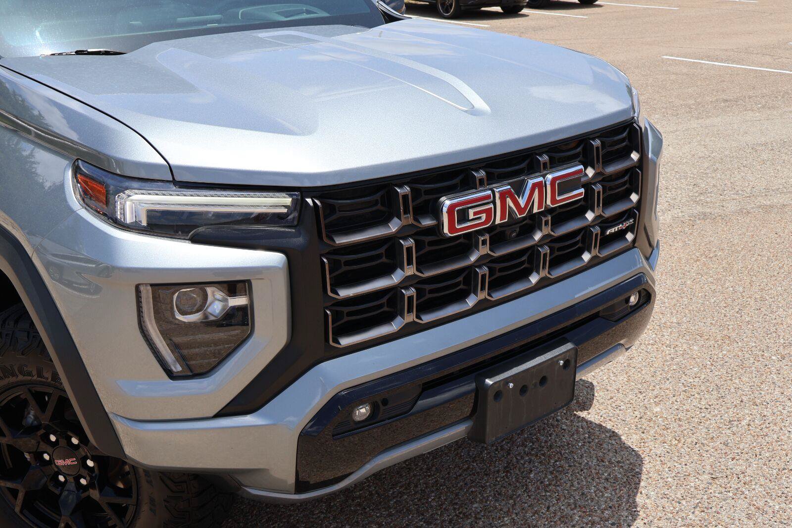 Used 2024 GMC Canyon AT4X AWD/4WD image 8