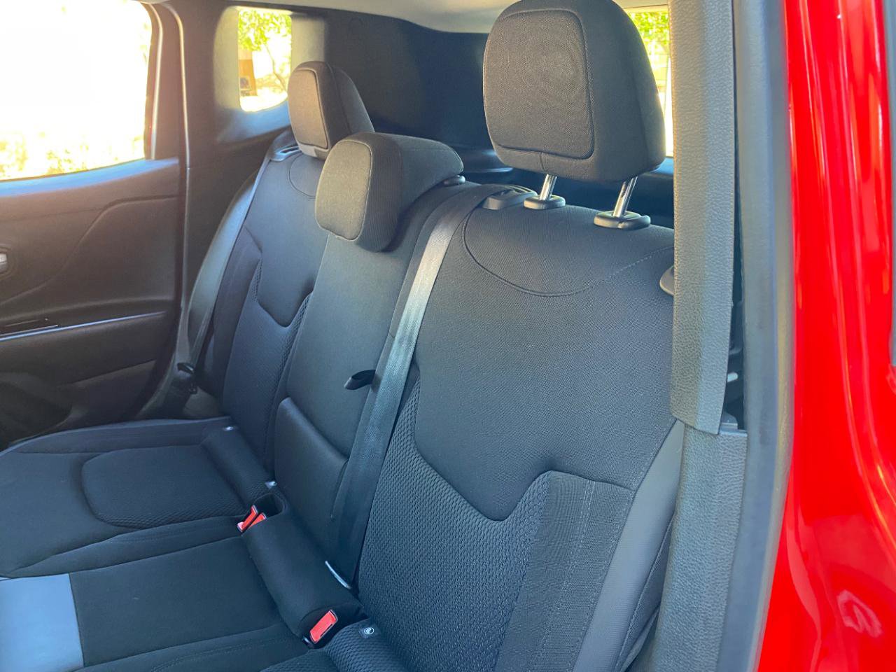 Used 2018 Jeep Renegade Altitude w/ Popular Equipment Group image 30