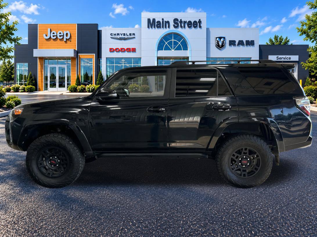 Used 2023 Toyota 4Runner TRD Off-Road Premium w/ Moonroof Package AWD/4WD image 2