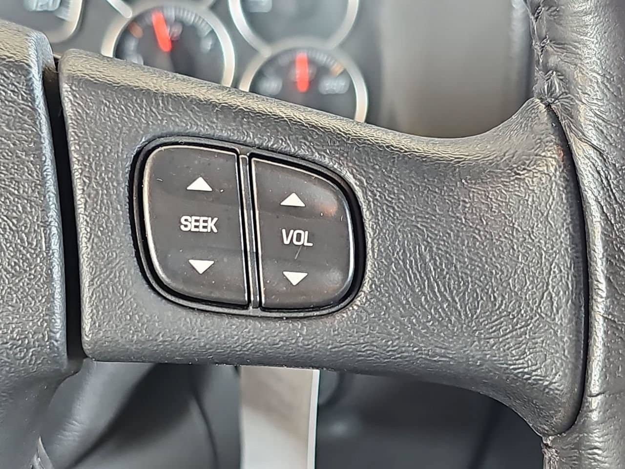 Used 2004 GMC Envoy SLT AWD/4WD image 23