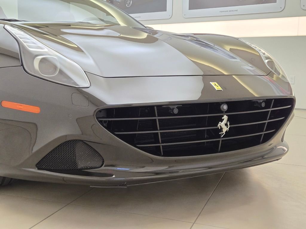 Used 2015 Ferrari California T RWD image 4