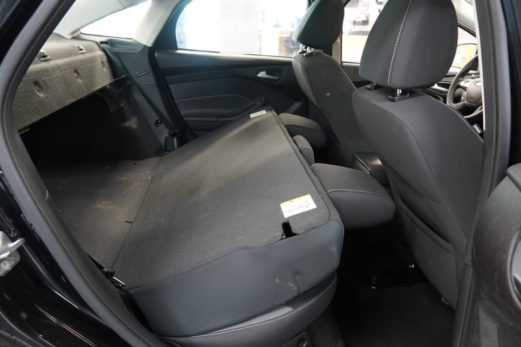 Used 2014 Ford Focus SE w/ SE Winter Package FWD image 31