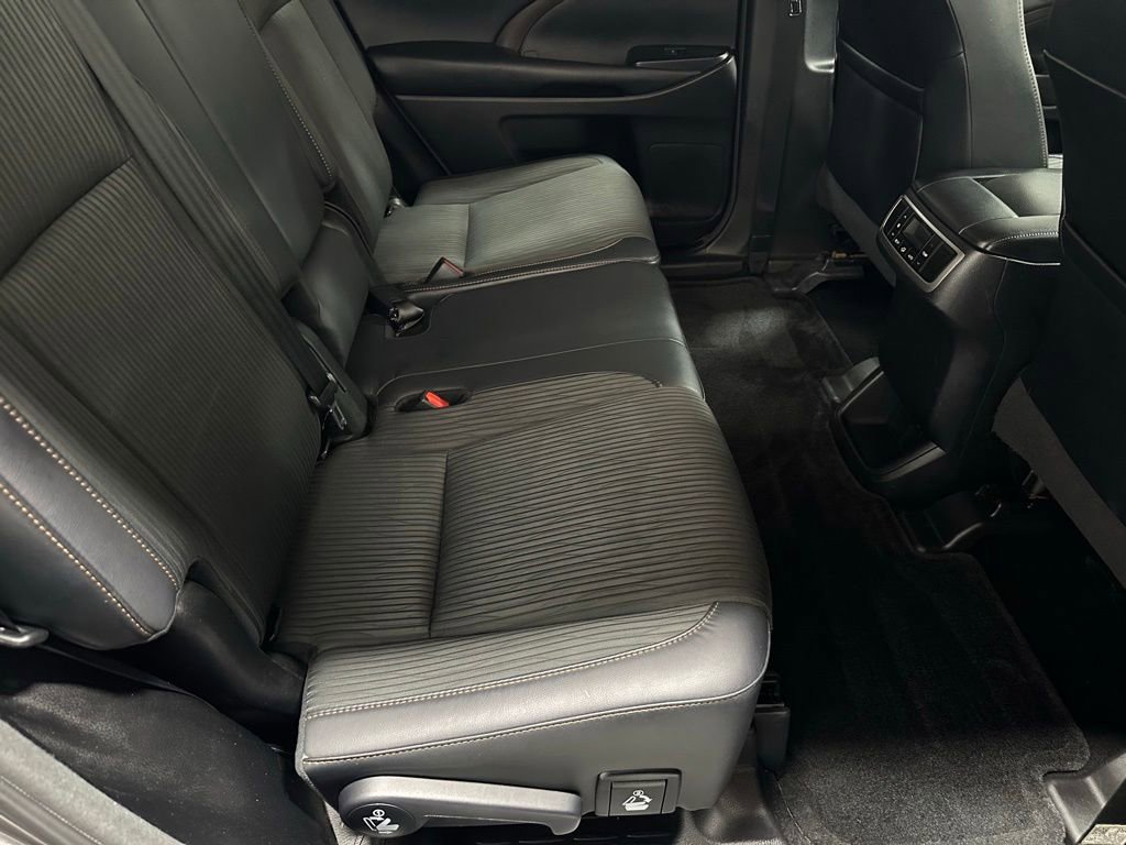 Used 2018 Toyota Highlander Plus w/ Carpet Mat Package (TMS) AWD/4WD image 48