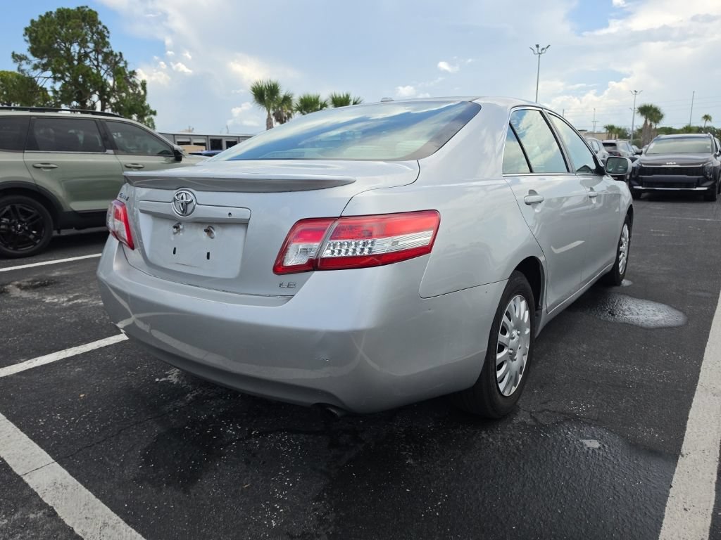 Used 2010 Toyota Camry LE FWD image 14