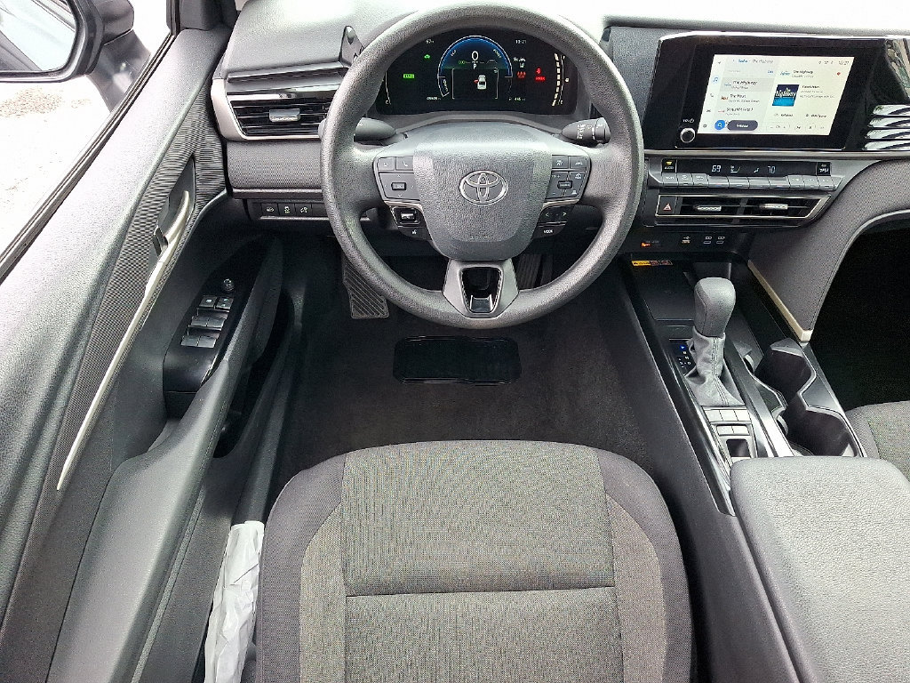 Used 2025 Toyota Camry LE FWD image 12