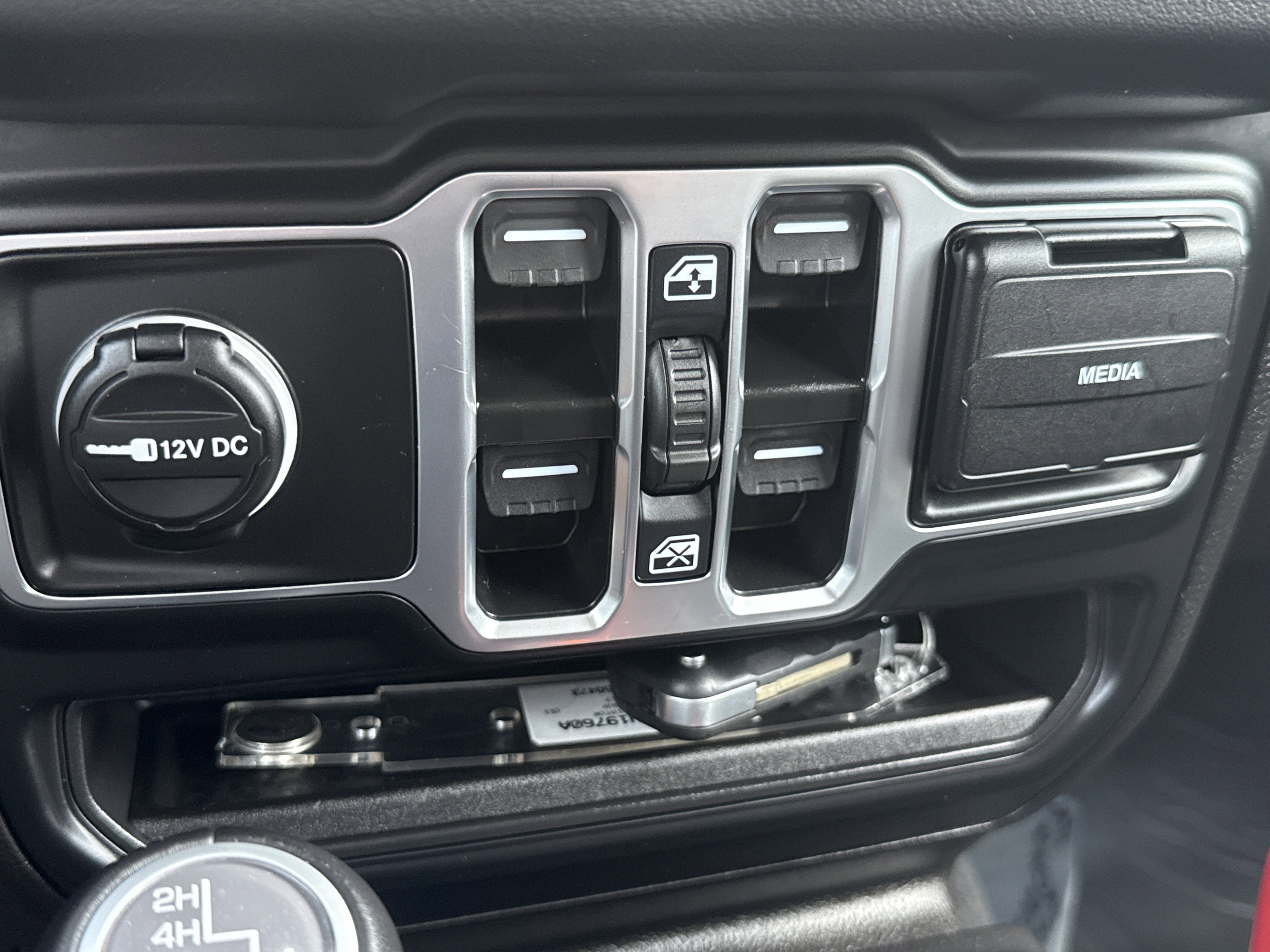 Used 2025 Jeep Gladiator Sport AWD/4WD image 17
