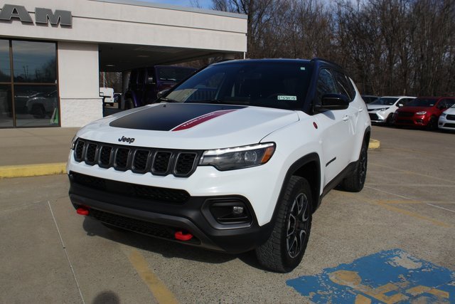 Used 2025 Jeep Compass Trailhawk w/ Trailhawk Elite Group image 1