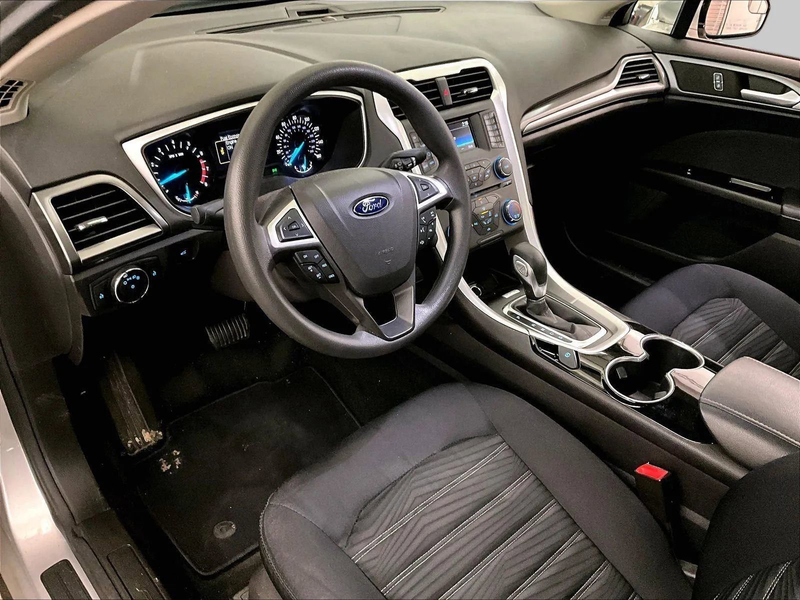 Used 2016 Ford Fusion SE FWD image 12