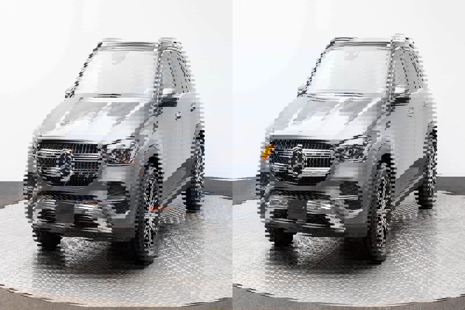 Used 2025 Mercedes-Benz GLE 450e 4MATIC w/ Driver Assistance Package image 1